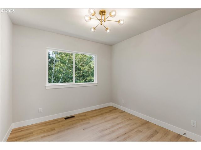 937 EDINBURGH Ct, Kelso, WA 98626