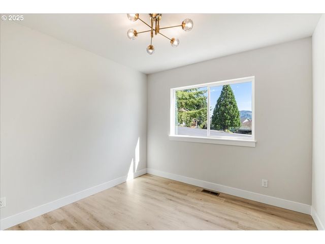 937 EDINBURGH Ct, Kelso, WA 98626