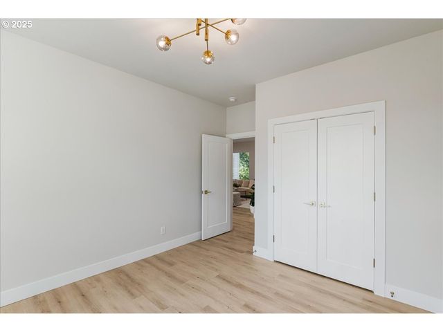 937 EDINBURGH Ct, Kelso, WA 98626