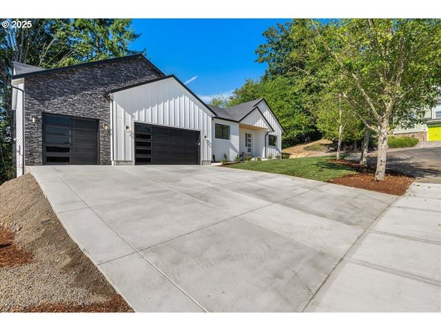 937 EDINBURGH Ct, Kelso, WA 98626