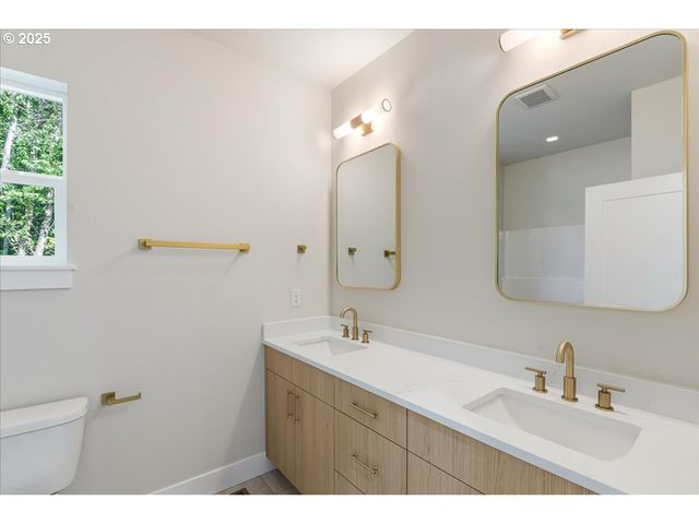 937 EDINBURGH Ct, Kelso, WA 98626