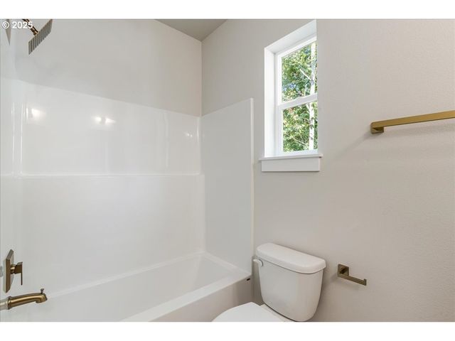 937 EDINBURGH Ct, Kelso, WA 98626