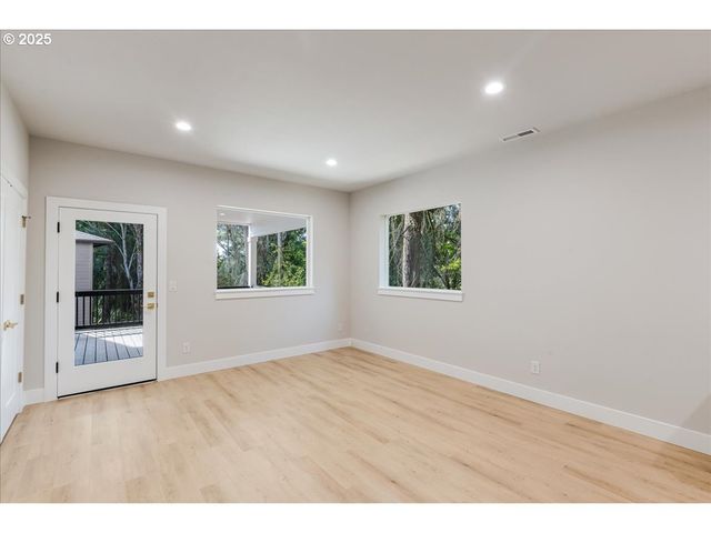 937 EDINBURGH Ct, Kelso, WA 98626