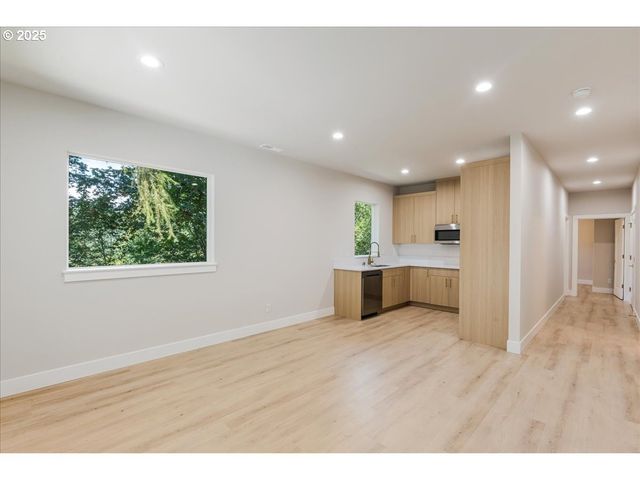 937 EDINBURGH Ct, Kelso, WA 98626