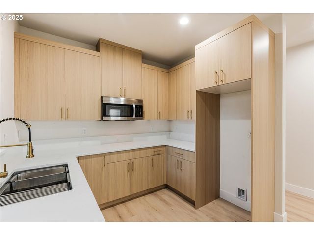 937 EDINBURGH Ct, Kelso, WA 98626