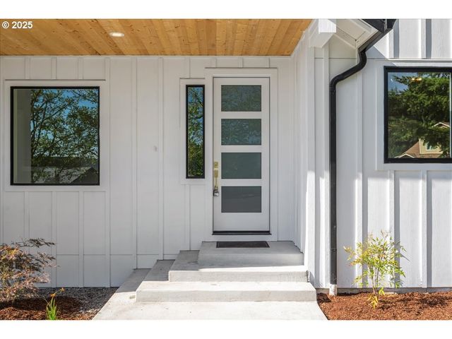 937 EDINBURGH Ct, Kelso, WA 98626