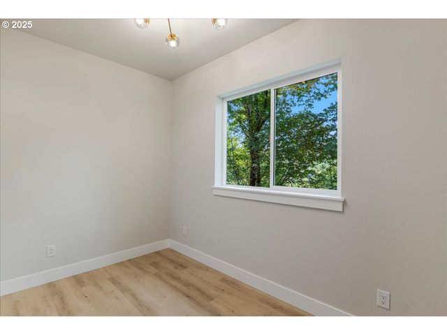 937 EDINBURGH Ct, Kelso, WA 98626