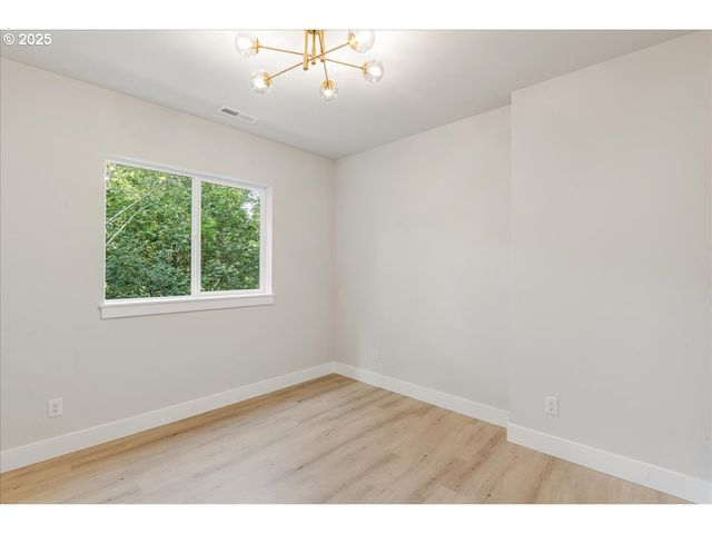 937 EDINBURGH Ct, Kelso, WA 98626