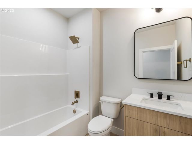 937 EDINBURGH Ct, Kelso, WA 98626