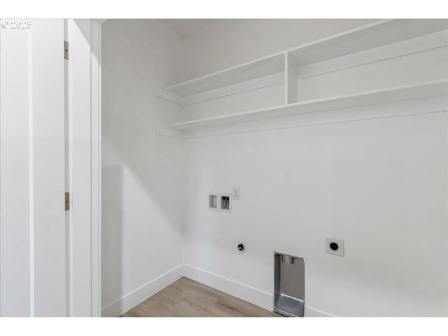 937 EDINBURGH Ct, Kelso, WA 98626