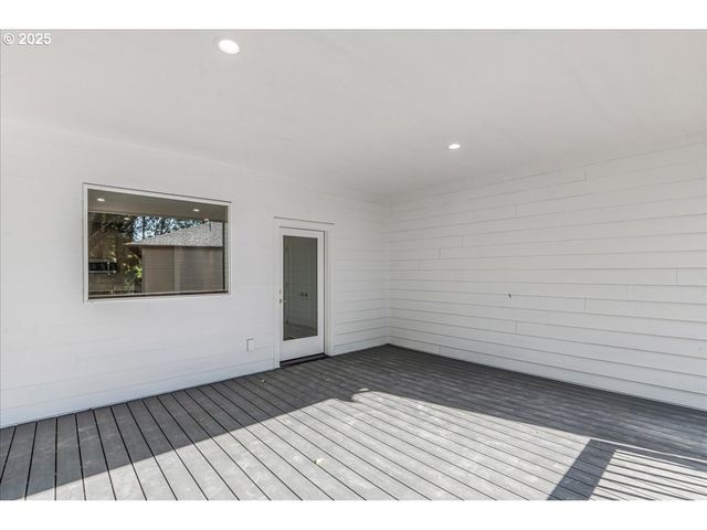 937 EDINBURGH Ct, Kelso, WA 98626