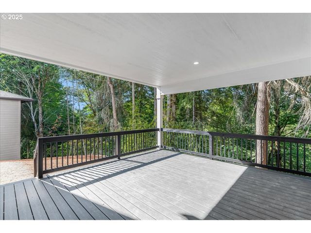 937 EDINBURGH Ct, Kelso, WA 98626