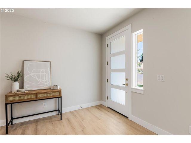 937 EDINBURGH Ct, Kelso, WA 98626