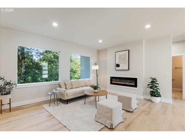 937 EDINBURGH Ct, Kelso, WA 98626