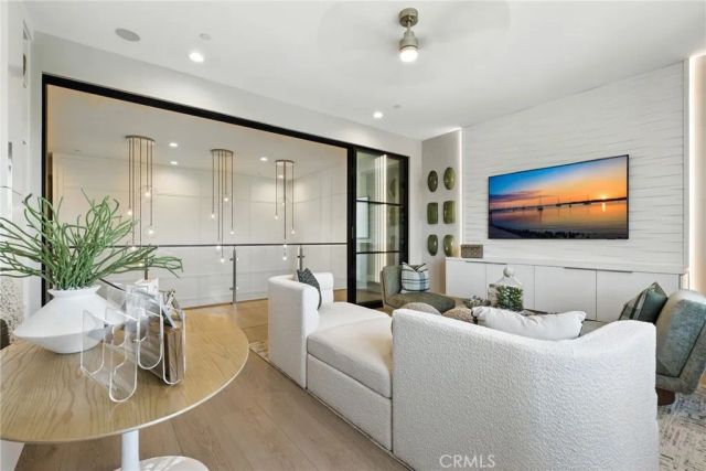 433 Narcissus, Irvine, CA 92602