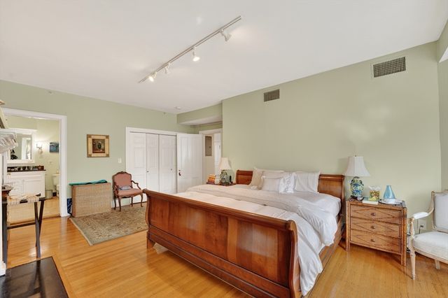 290 Beacon 4, Boston, MA 02116