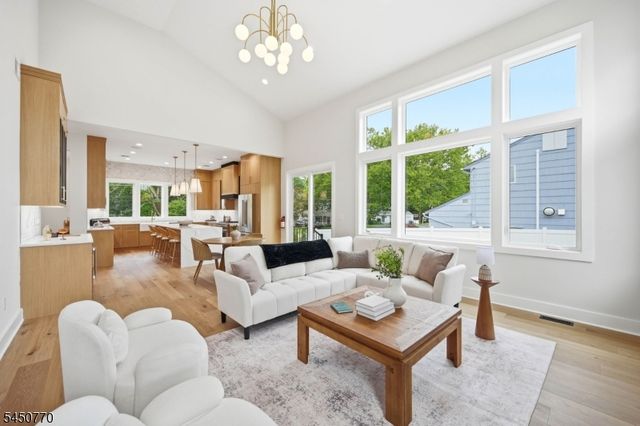 77 Elmwood Dr, Livingston Twp., NJ 07039