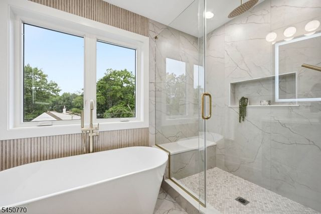 77 Elmwood Dr, Livingston Twp., NJ 07039