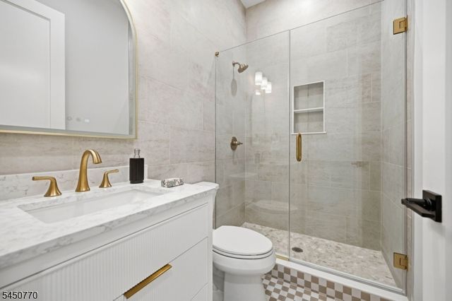 77 Elmwood Dr, Livingston Twp., NJ 07039