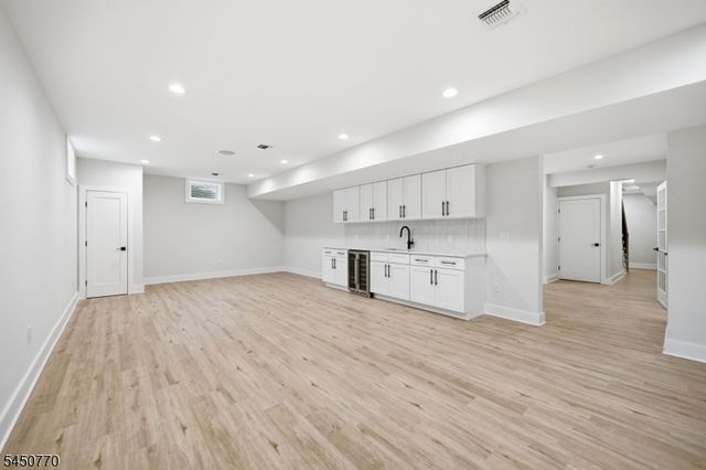 77 Elmwood Dr, Livingston Twp., NJ 07039