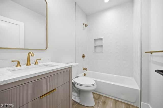 77 Elmwood Dr, Livingston Twp., NJ 07039