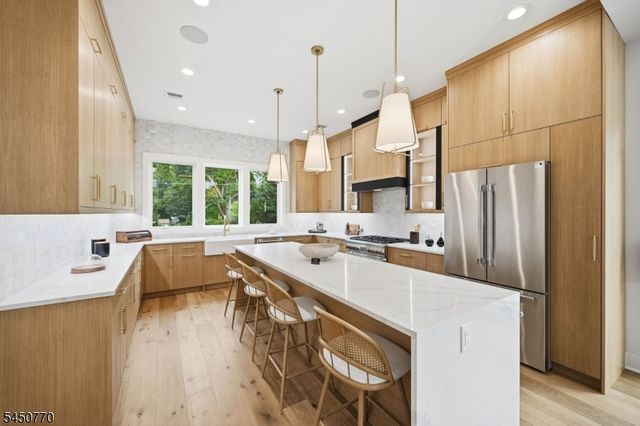 77 Elmwood Dr, Livingston Twp., NJ 07039