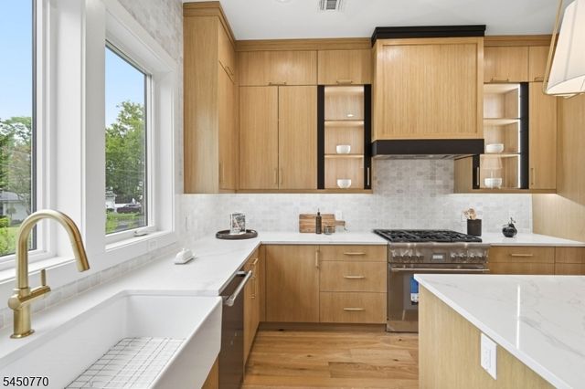 77 Elmwood Dr, Livingston Twp., NJ 07039