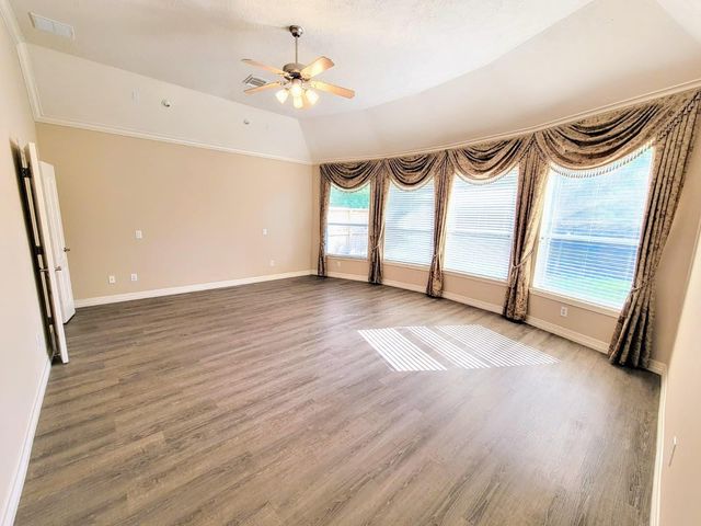 10327 Earlington Manor Drive, Spring, TX 77379