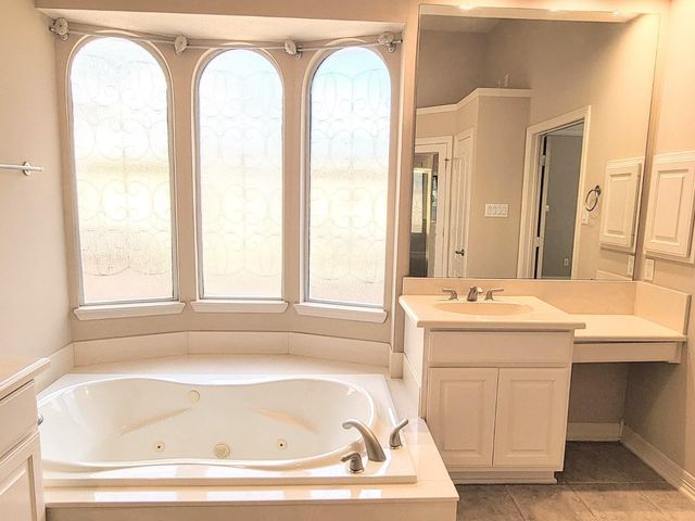 10327 Earlington Manor Drive, Spring, TX 77379