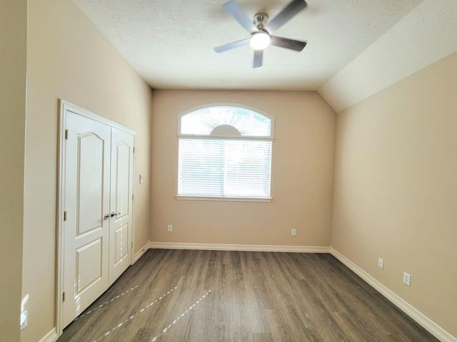 10327 Earlington Manor Drive, Spring, TX 77379