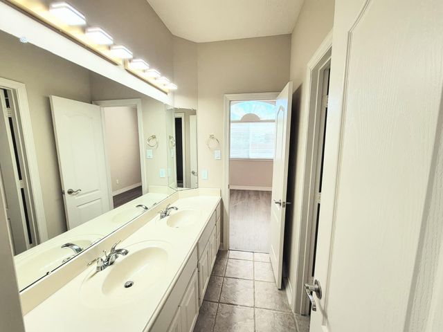 10327 Earlington Manor Drive, Spring, TX 77379