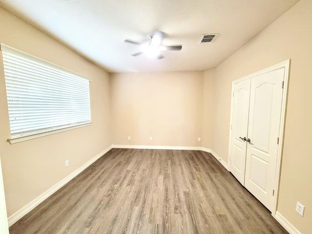 10327 Earlington Manor Drive, Spring, TX 77379