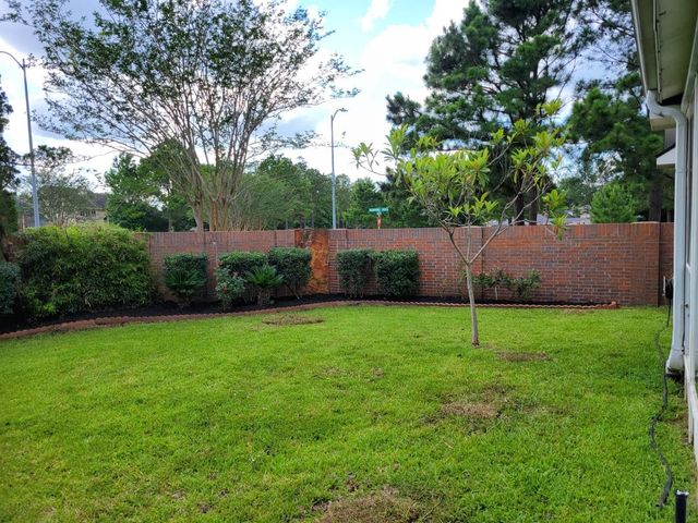 10327 Earlington Manor Drive, Spring, TX 77379