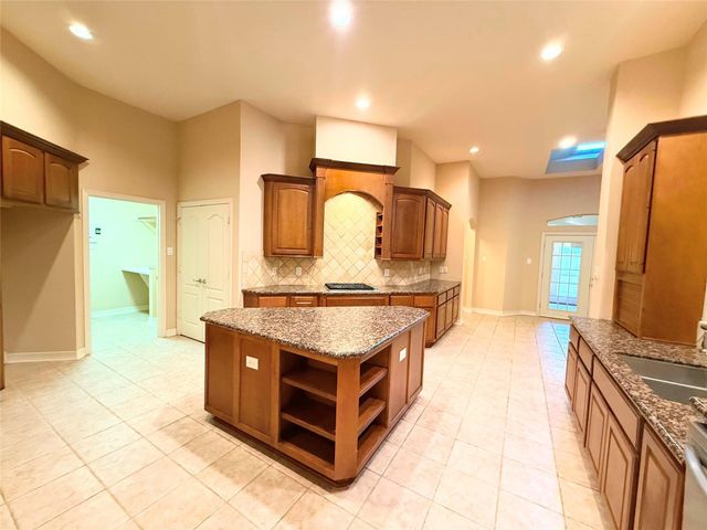 10327 Earlington Manor Drive, Spring, TX 77379
