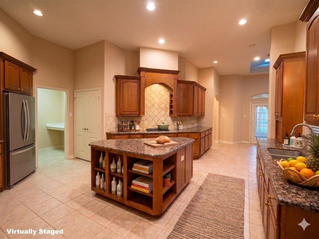 10327 Earlington Manor Drive, Spring, TX 77379