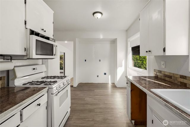 6502 21st Avenue NE, Tacoma, WA 98422