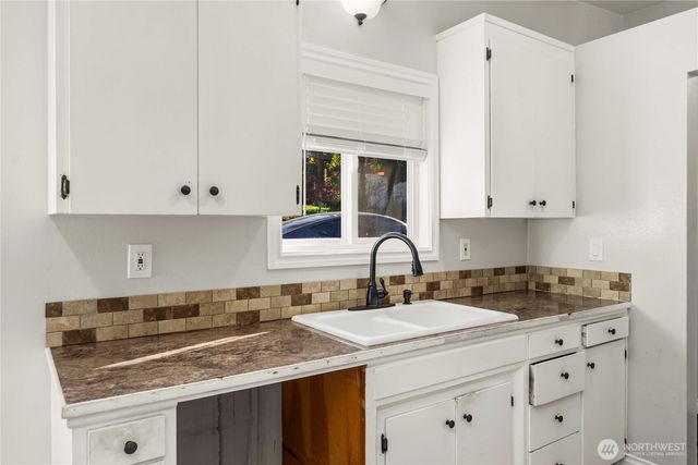 6502 21st Avenue NE, Tacoma, WA 98422