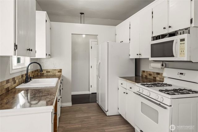 6502 21st Avenue NE, Tacoma, WA 98422