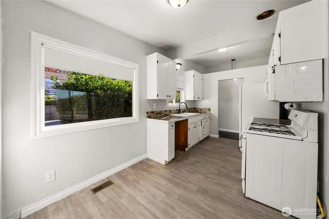 6502 21st Avenue NE, Tacoma, WA 98422