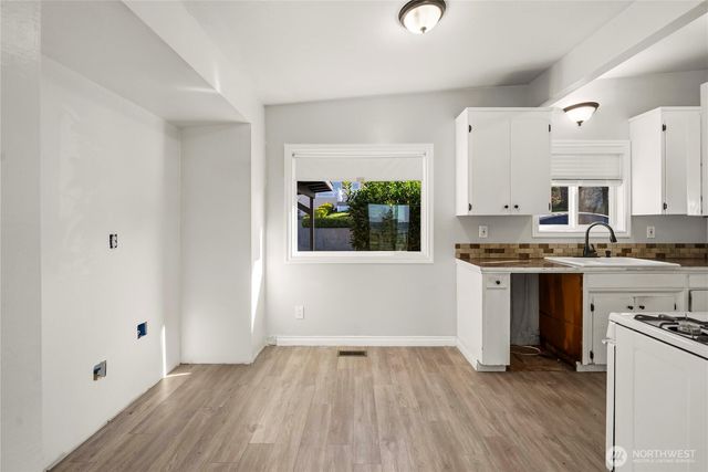 6502 21st Avenue NE, Tacoma, WA 98422