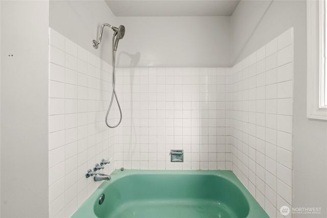 6502 21st Avenue NE, Tacoma, WA 98422