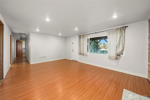 6502 21st Avenue NE, Tacoma, WA 98422