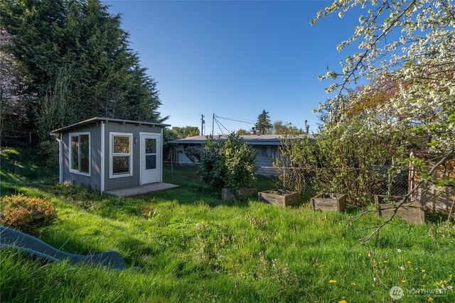 6502 21st Avenue NE, Tacoma, WA 98422