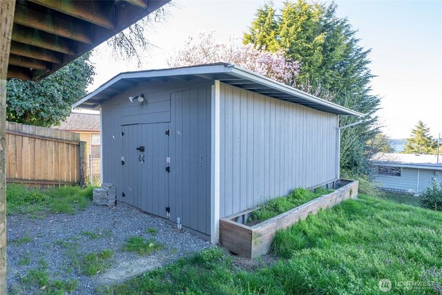 6502 21st Avenue NE, Tacoma, WA 98422