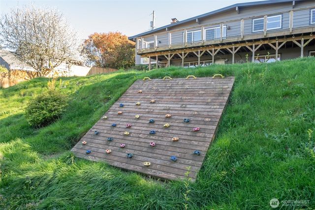 6502 21st Avenue NE, Tacoma, WA 98422