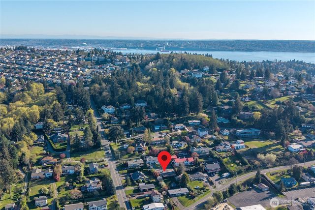 6502 21st Avenue NE, Tacoma, WA 98422