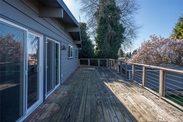 6502 21st Avenue NE, Tacoma, WA 98422