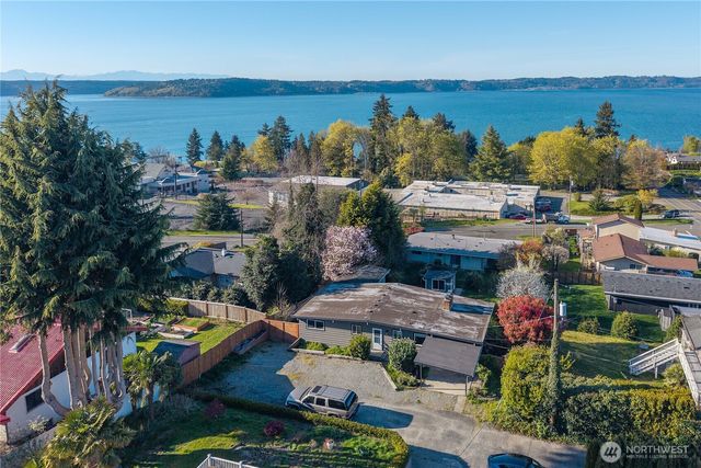 6502 21st Avenue NE, Tacoma, WA 98422