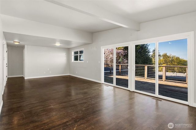 6502 21st Avenue NE, Tacoma, WA 98422