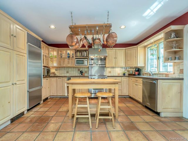 291 Prospect Avenue, Sea Cliff, NY 11579